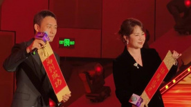 公车掀起少妇裙子挺进去